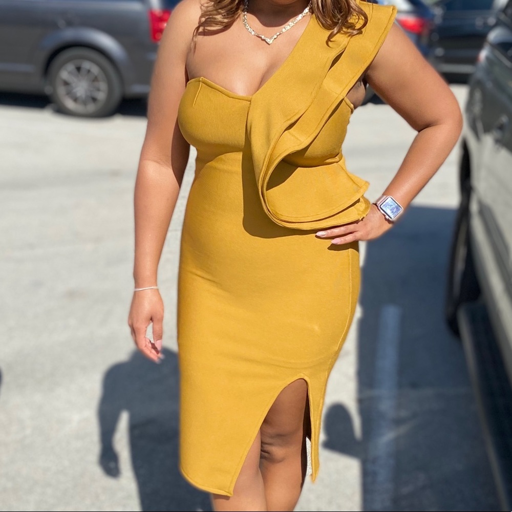 One shoulder dress